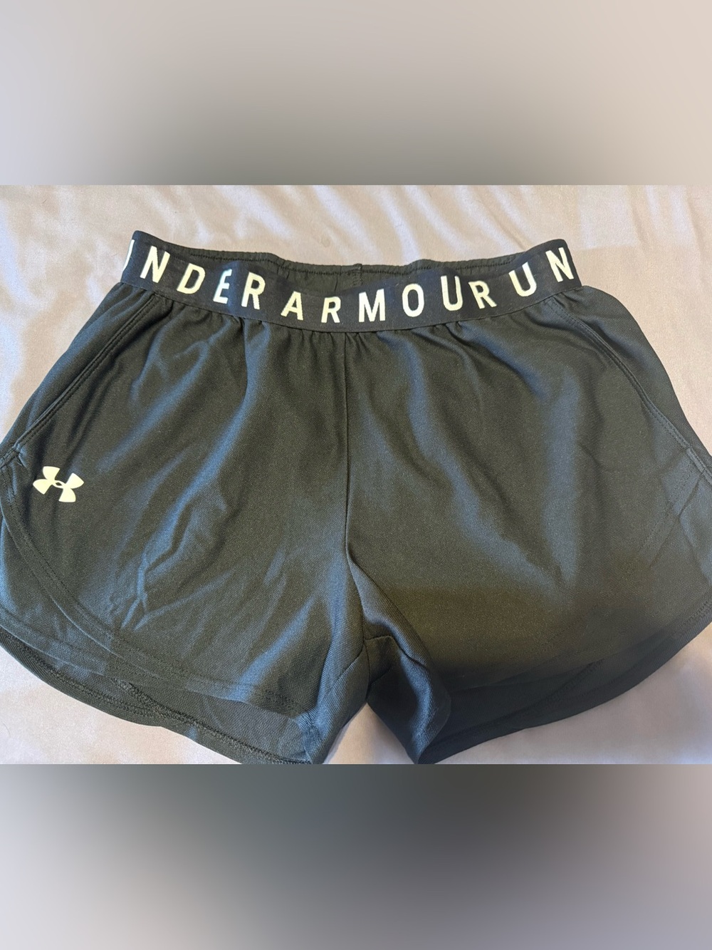 Black Under Armour shorts w/pockets.